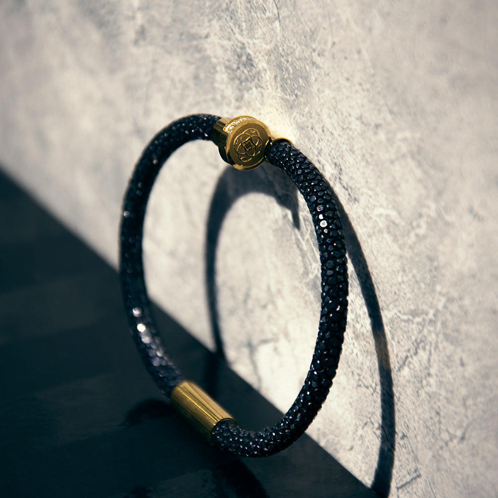 EZELE WRAP SOUDAGE BLACK & GOLD BRACELET